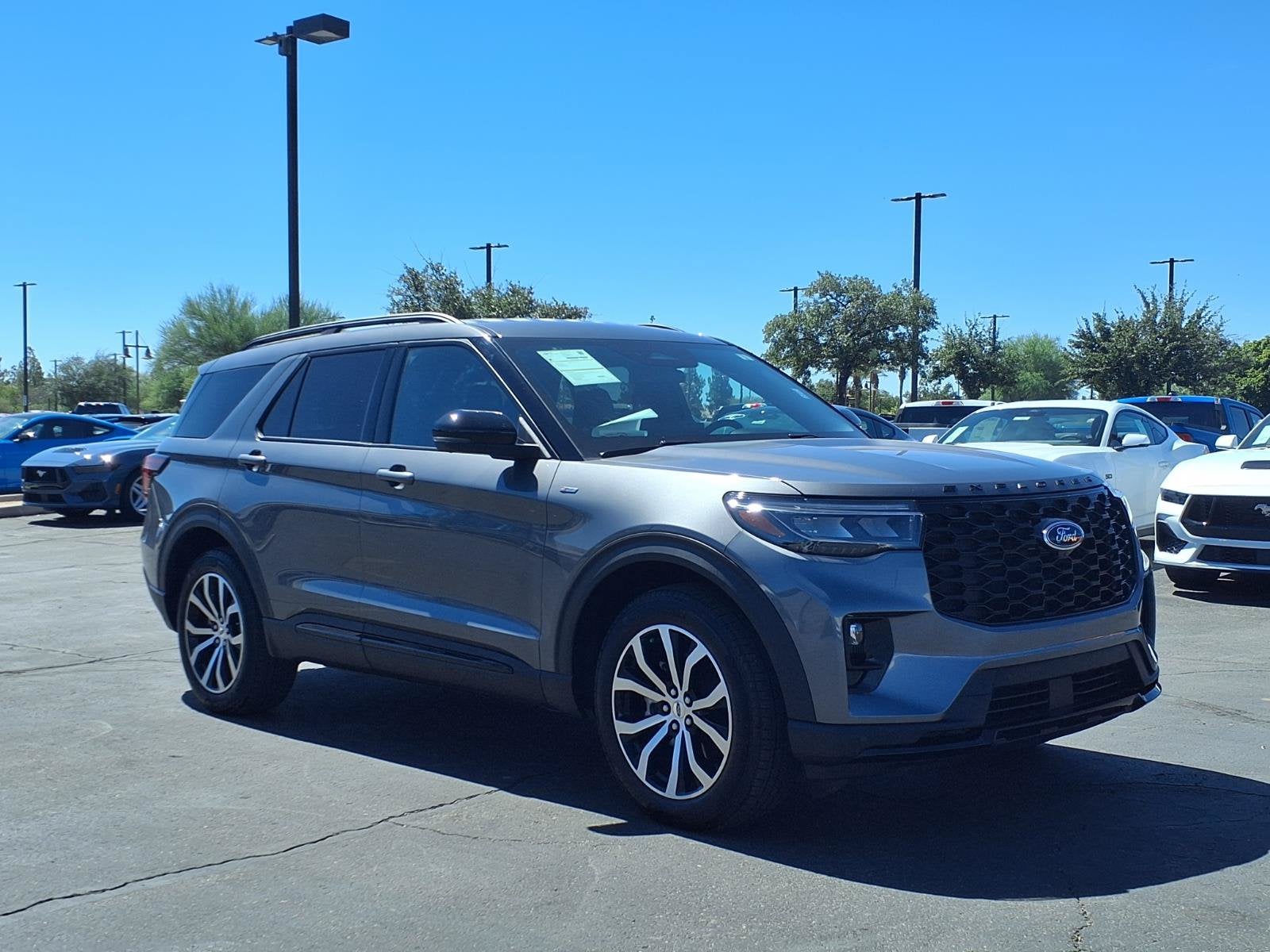2025 Ford Explorer ST-Line