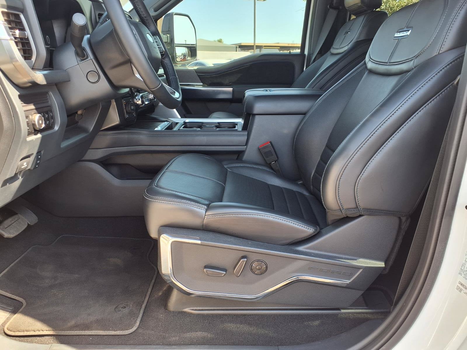 2025 Ford Super Duty F-250 SRW Platinum