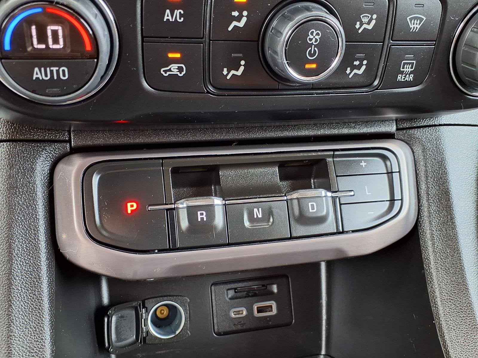 2022 GMC Acadia AT4