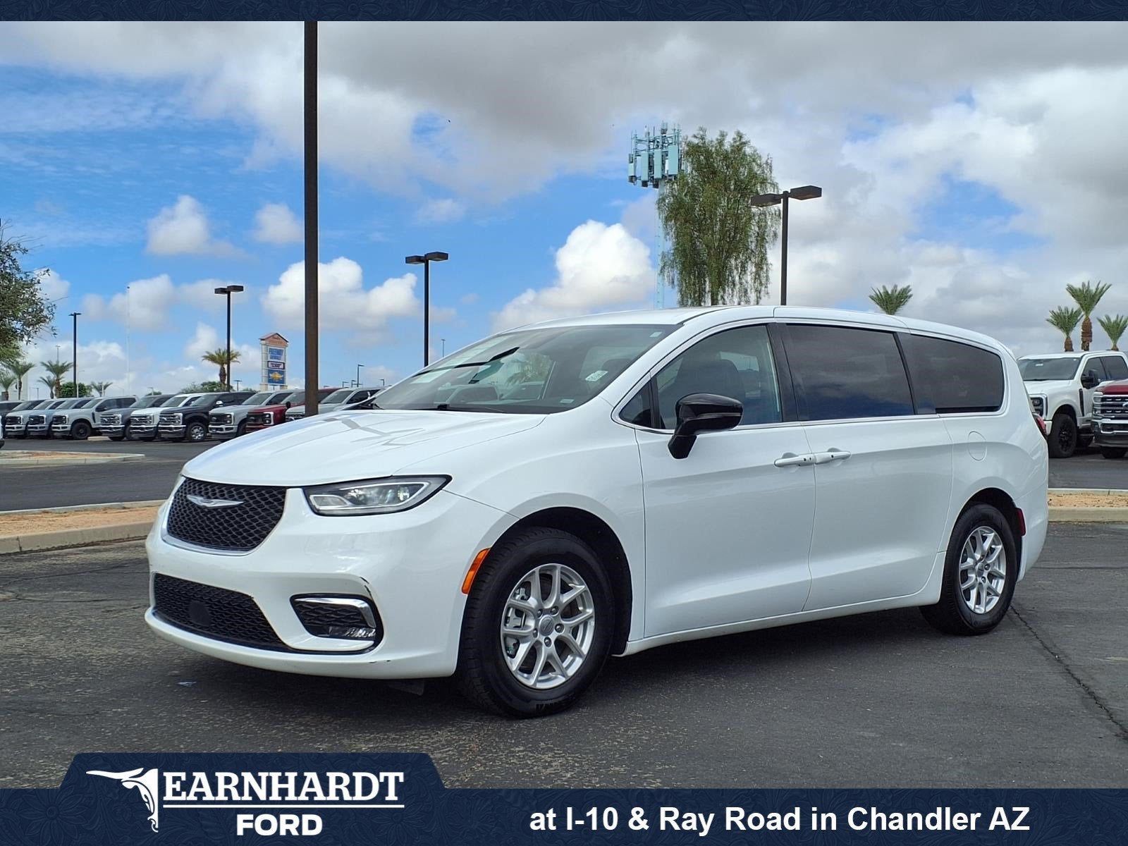 2025 Chrysler Pacifica Select