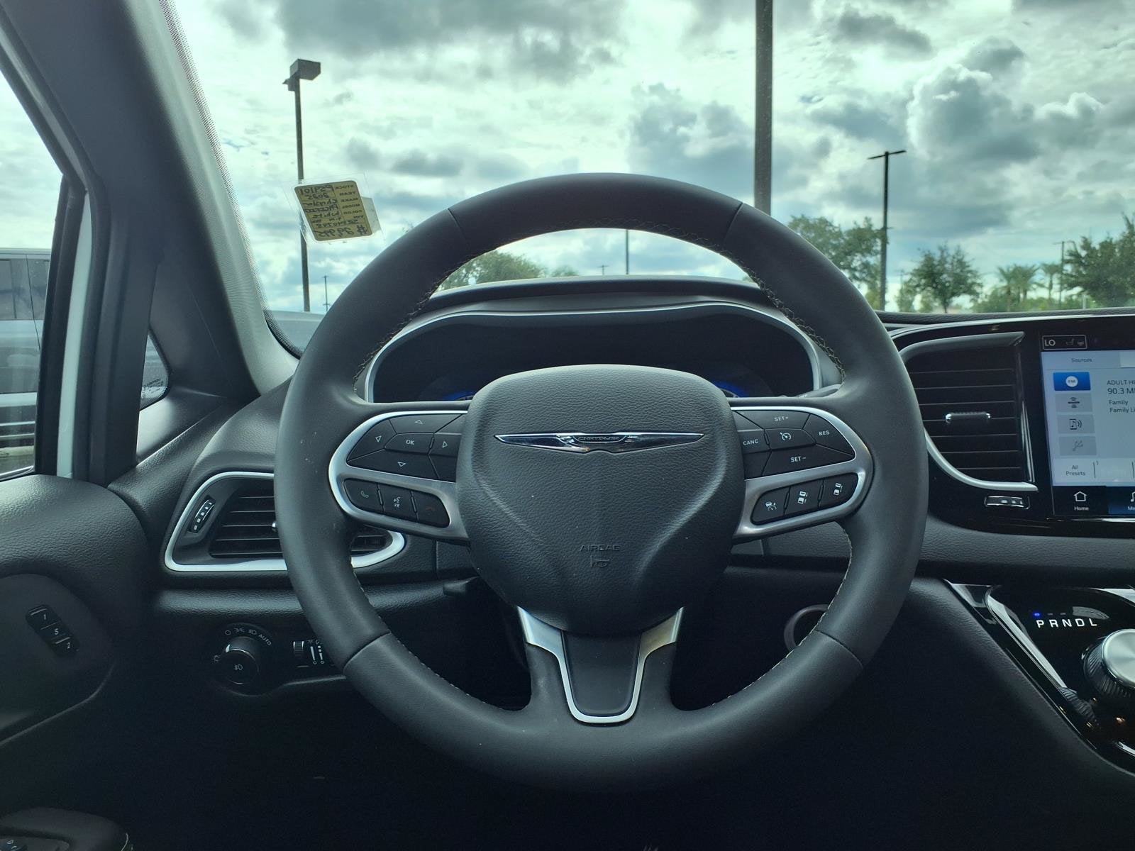 2025 Chrysler Pacifica Select