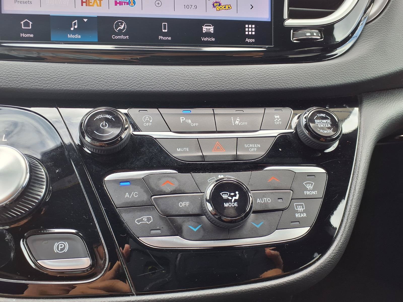 2025 Chrysler Pacifica Select
