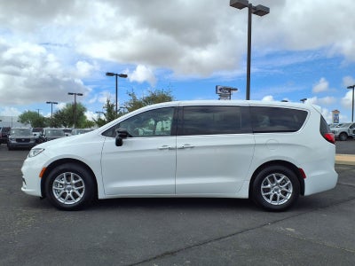 2025 Chrysler Pacifica Select