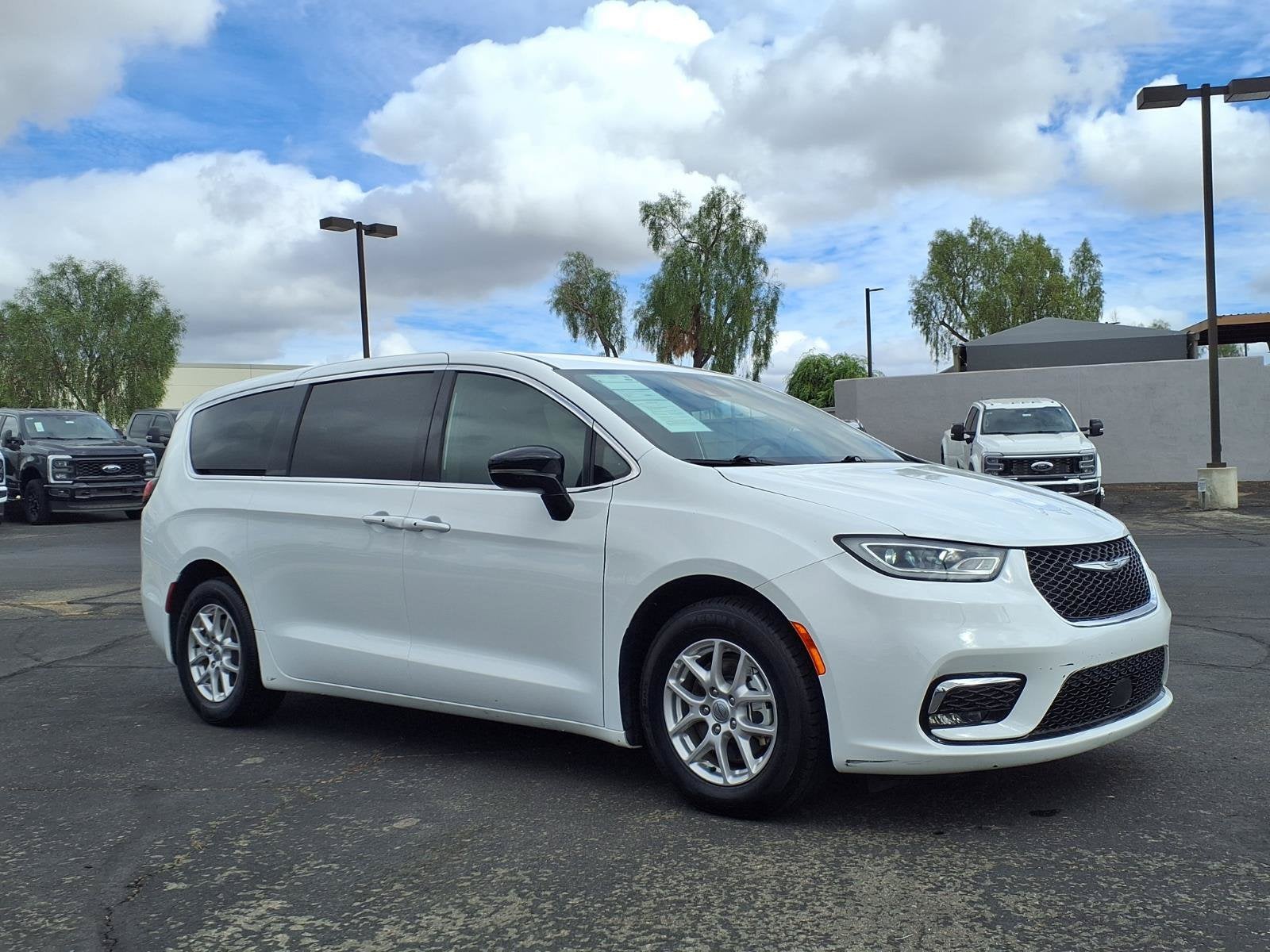 2025 Chrysler Pacifica Select