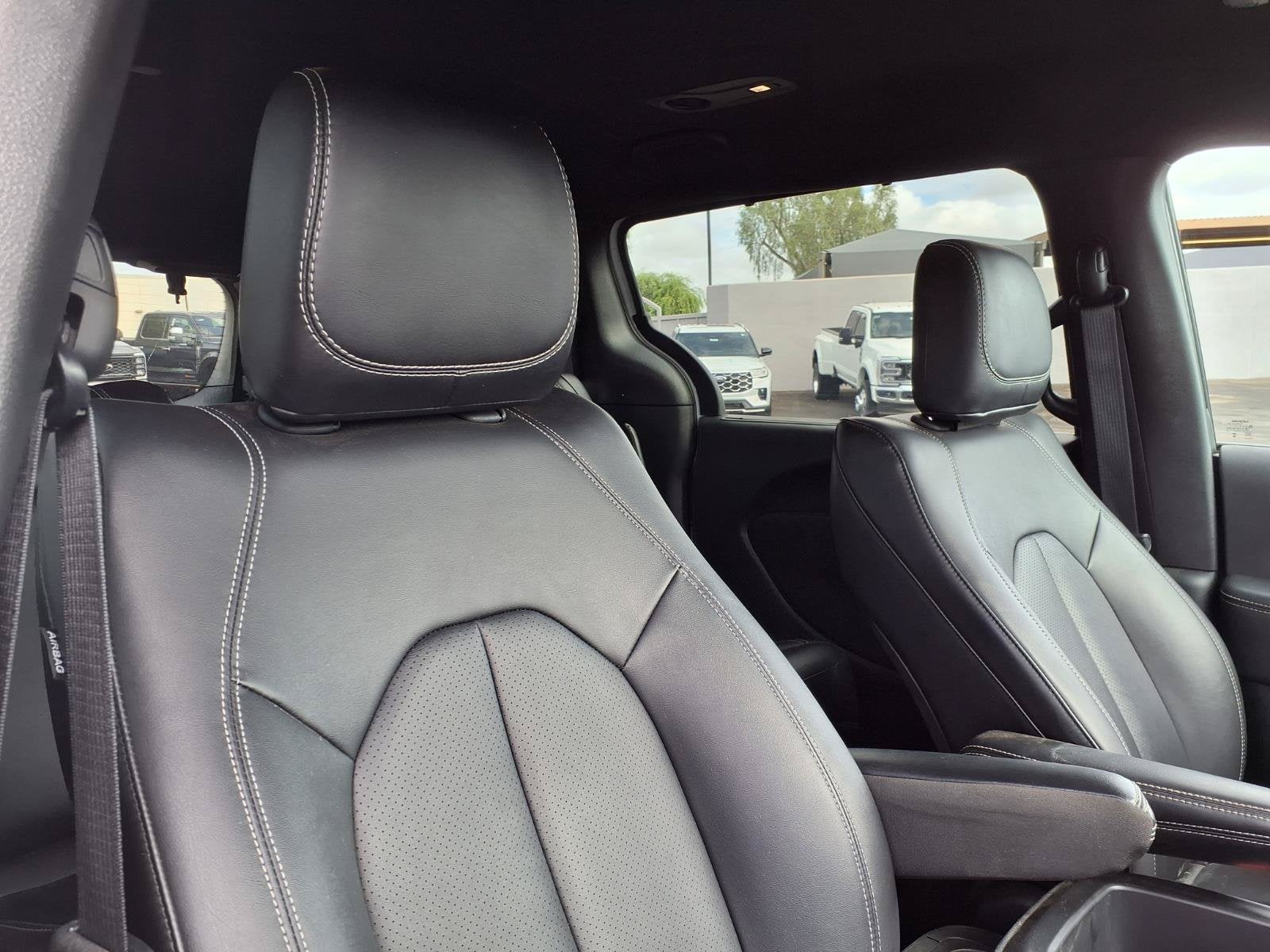 2025 Chrysler Pacifica Select
